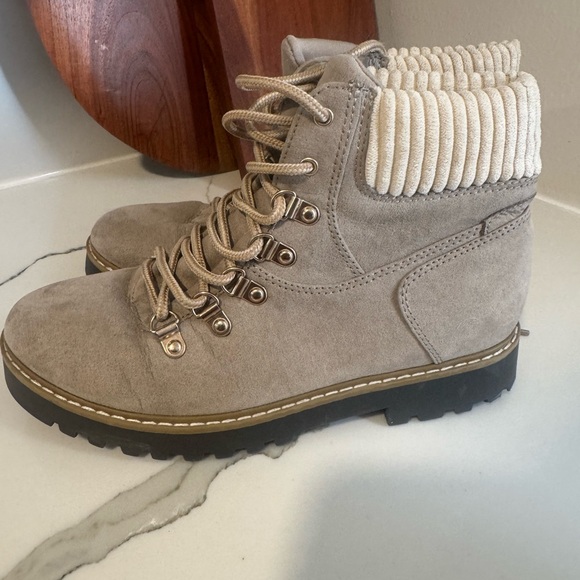 Cliffs by White Mountain Taupe Suede Lace-Up Ankle Boots – Size 7M - Picture 3 of 7